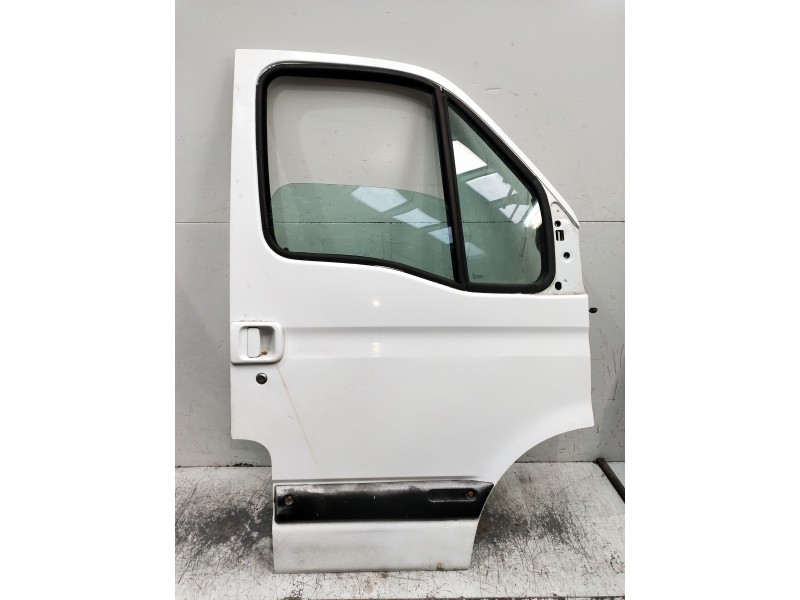 Recambio de puerta delantera derecha para renault master desde ´98 referencia OEM IAM   5P