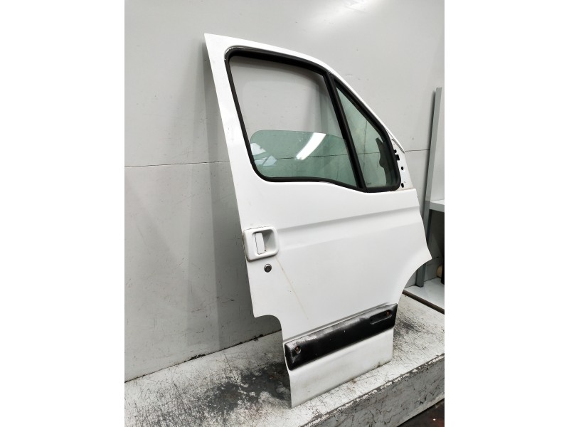 Recambio de puerta delantera derecha para renault master desde ´98 referencia OEM IAM   5P