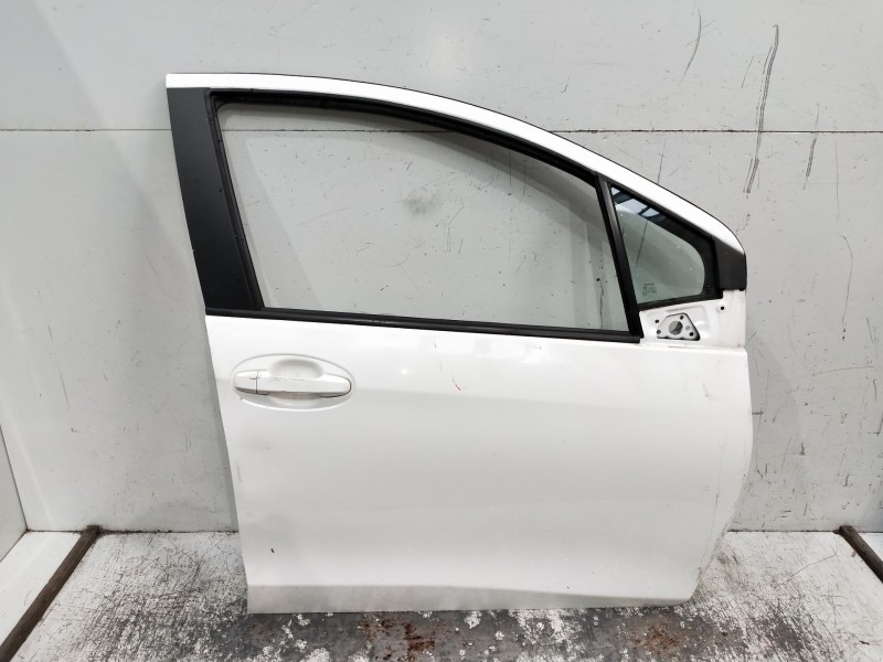 Recambio de puerta delantera derecha para toyota yaris 1.3 16v cat referencia OEM IAM   5P