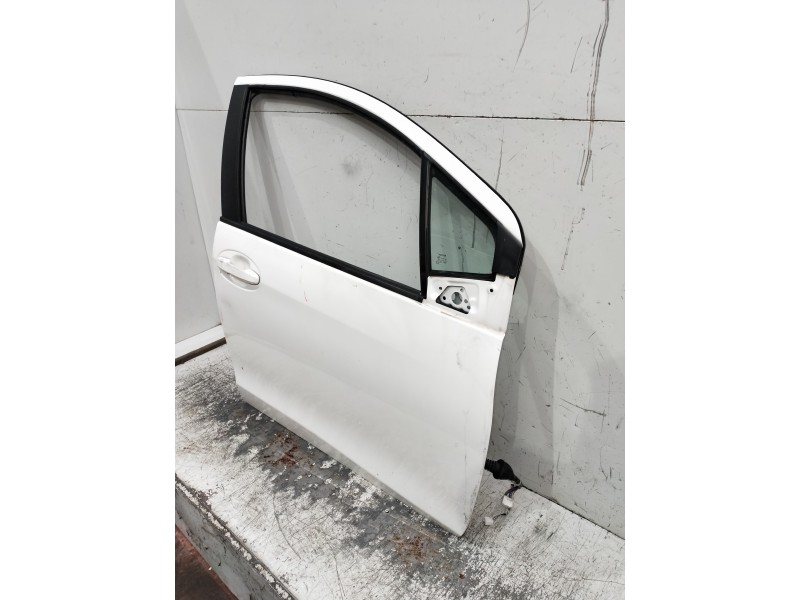 Recambio de puerta delantera derecha para toyota yaris 1.3 16v cat referencia OEM IAM   5P