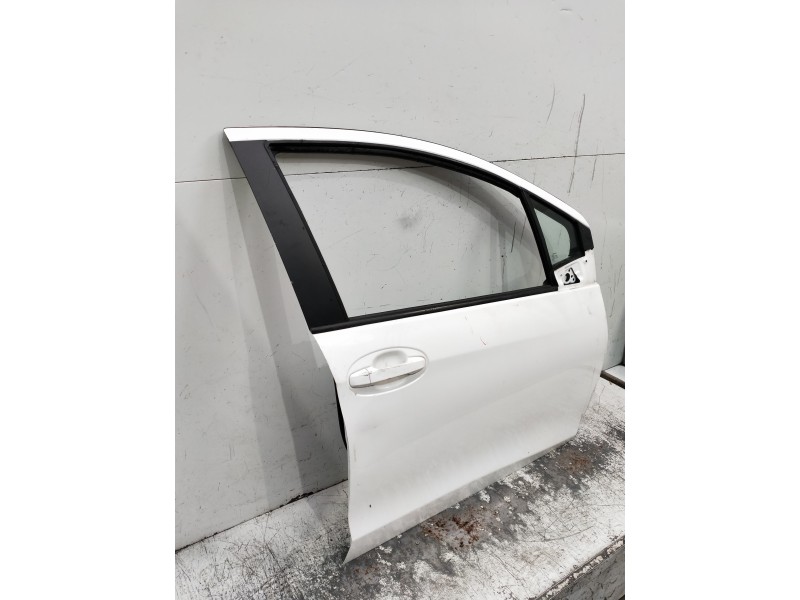 Recambio de puerta delantera derecha para toyota yaris 1.3 16v cat referencia OEM IAM   5P