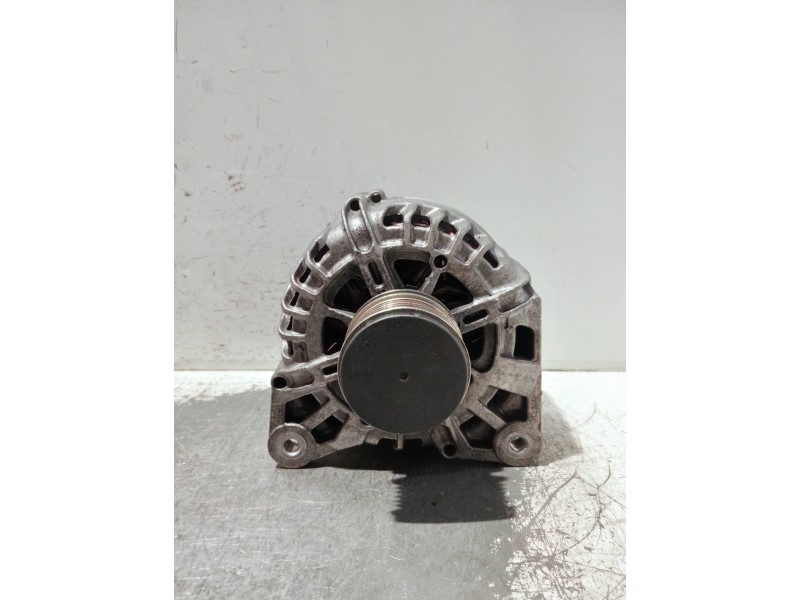 Recambio de alternador para renault captur referencia OEM IAM 231001318R 2627732A TG12C241