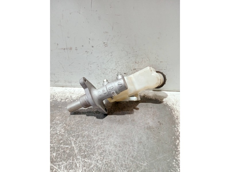 Recambio de bomba freno para toyota yaris 1.3 16v cat referencia OEM IAM 03350887761  