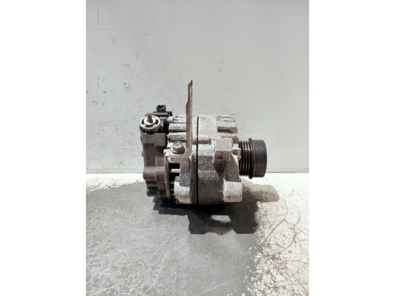 Recambio de alternador para toyota yaris 1.3 16v cat referencia OEM IAM 270600Y120 2612821C FG9T012
