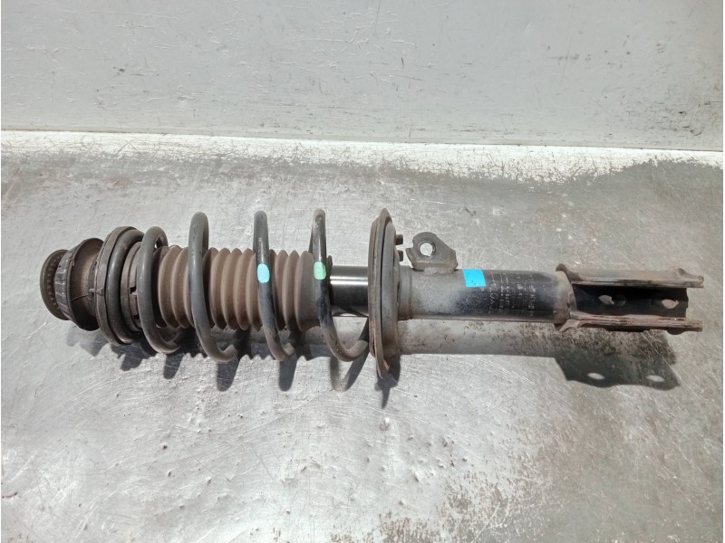 Recambio de amortiguador delantero derecho para toyota yaris 1.3 16v cat referencia OEM IAM 485100D890 03091000279 