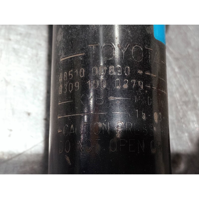Recambio de amortiguador delantero derecho para toyota yaris 1.3 16v cat referencia OEM IAM 485100D890 03091000279 