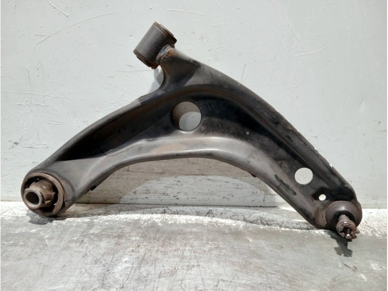 Recambio de brazo suspension inferior delantero derecho para toyota yaris 1.3 16v cat referencia OEM IAM   