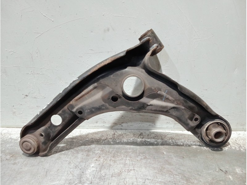 Recambio de brazo suspension inferior delantero derecho para toyota yaris 1.3 16v cat referencia OEM IAM   