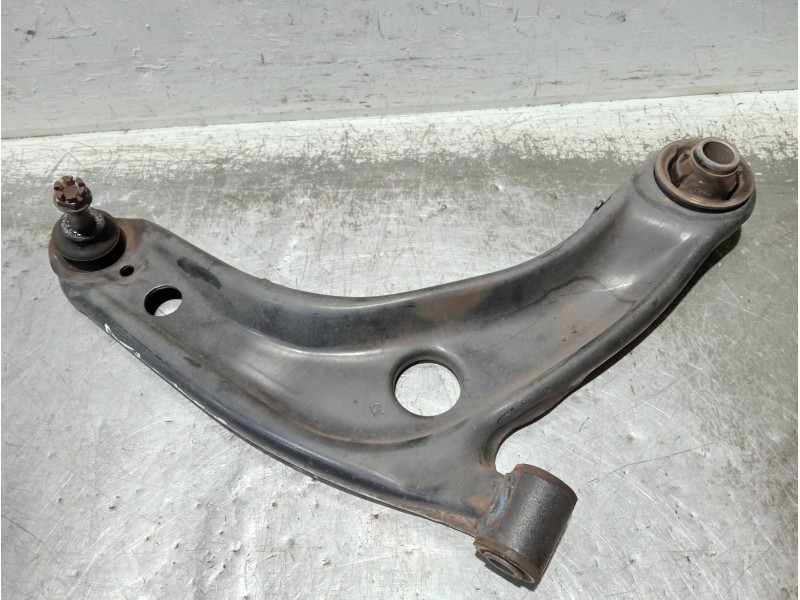 Recambio de brazo suspension inferior delantero derecho para toyota yaris 1.3 16v cat referencia OEM IAM   