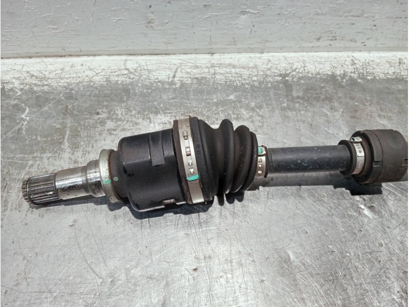 Recambio de transmision delantera derecha para toyota yaris 1.3 16v cat referencia OEM IAM 434100D510 10308858 