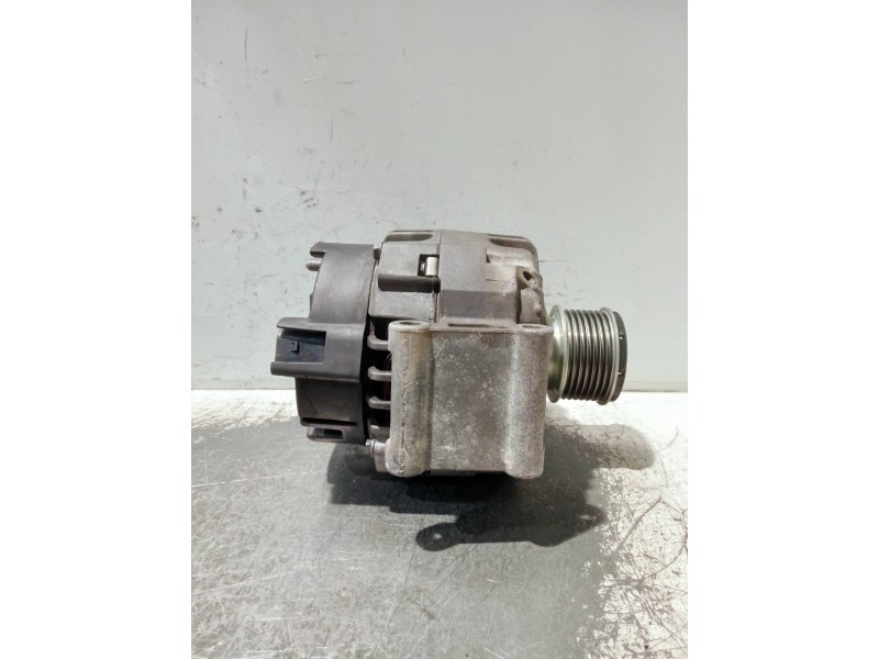 Recambio de alternador para mercedes clase c (w203) berlina referencia OEM IAM A2711540902 2542582B SG12B062