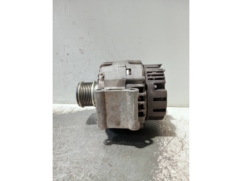 Recambio de alternador para mercedes clase c (w203) berlina referencia OEM IAM A2711540902 2542582B SG12B062