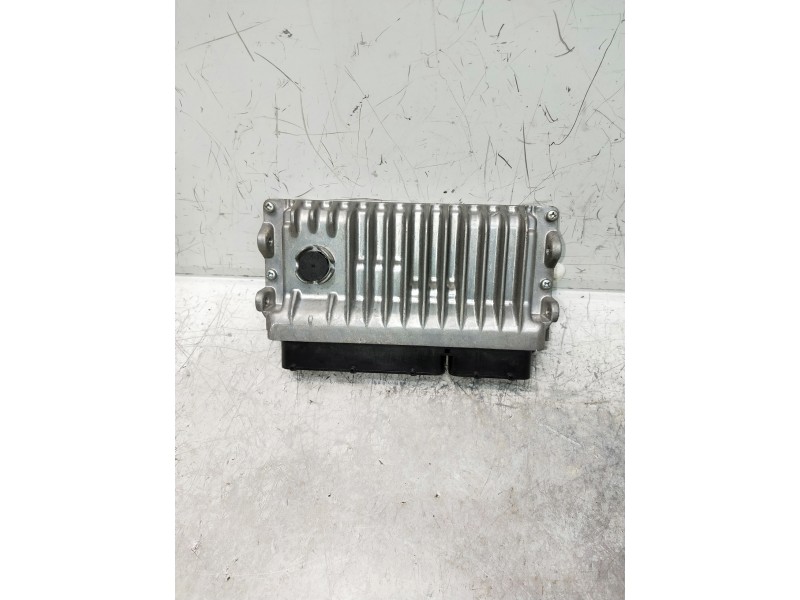 Recambio de centralita motor uce para toyota yaris 1.3 16v cat referencia OEM IAM 896610D090 MB2756002200 