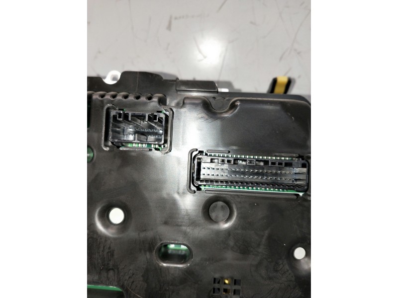 Recambio de cuadro instrumentos para toyota yaris 1.3 16v cat referencia OEM IAM MB1575607573 27838000U270 