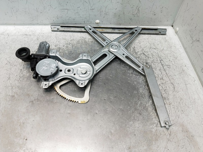 Recambio de elevalunas delantero derecho para toyota yaris 1.3 16v cat referencia OEM IAM 857100D100 973582101 5P