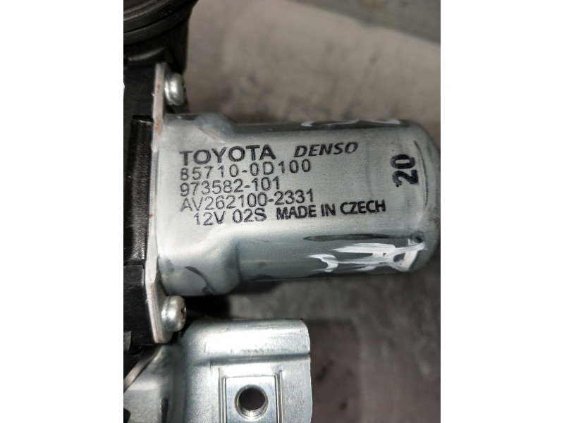 Recambio de elevalunas delantero derecho para toyota yaris 1.3 16v cat referencia OEM IAM 857100D100 973582101 5P