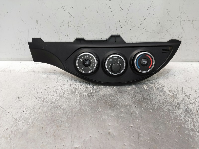 Recambio de mando calefaccion / aire acondicionado para toyota yaris 1.3 16v cat referencia OEM IAM 554060D390  3P