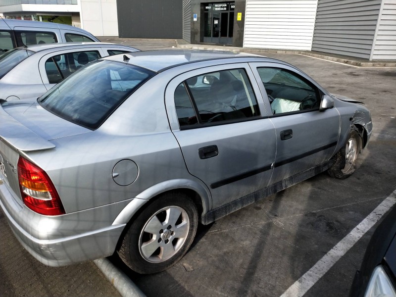opel astra g berlina del año 2002