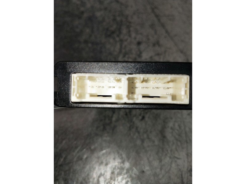 Recambio de modulo electronico para toyota yaris 1.3 16v cat referencia OEM IAM 896900D120 MB1028502090 