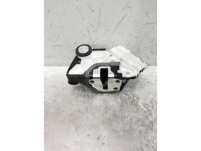 Recambio de motor cierre centralizado delantero izquierdo para toyota yaris 1.3 16v cat referencia OEM IAM T4311140F3 150117 5P