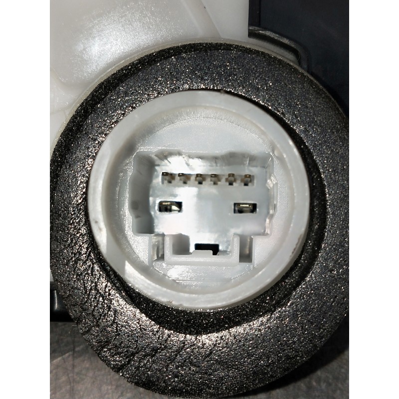 Recambio de motor cierre centralizado delantero izquierdo para toyota yaris 1.3 16v cat referencia OEM IAM T4311140F3 150117 5P