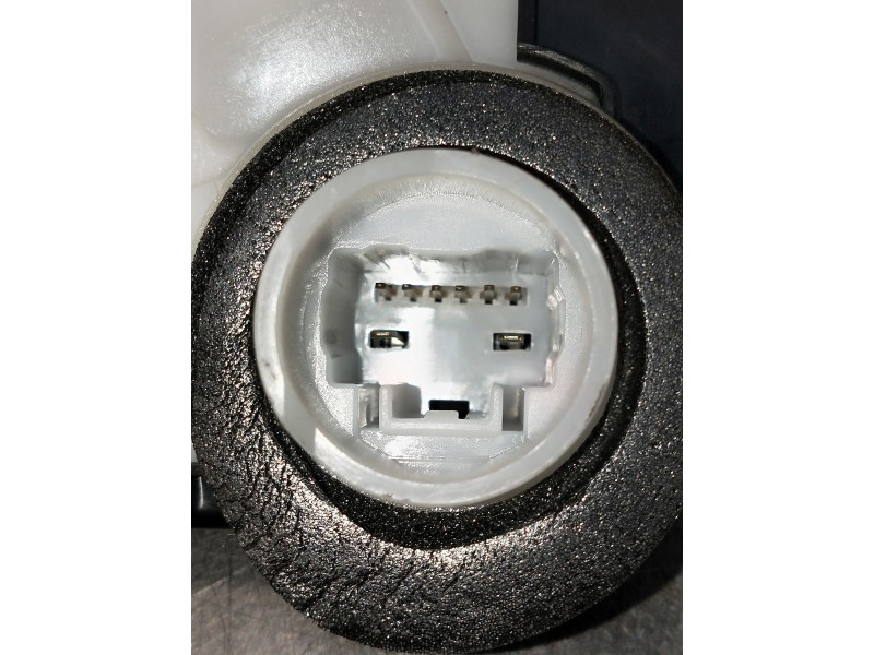 Recambio de motor cierre centralizado delantero izquierdo para toyota yaris 1.3 16v cat referencia OEM IAM T4311140F3 150117 5P