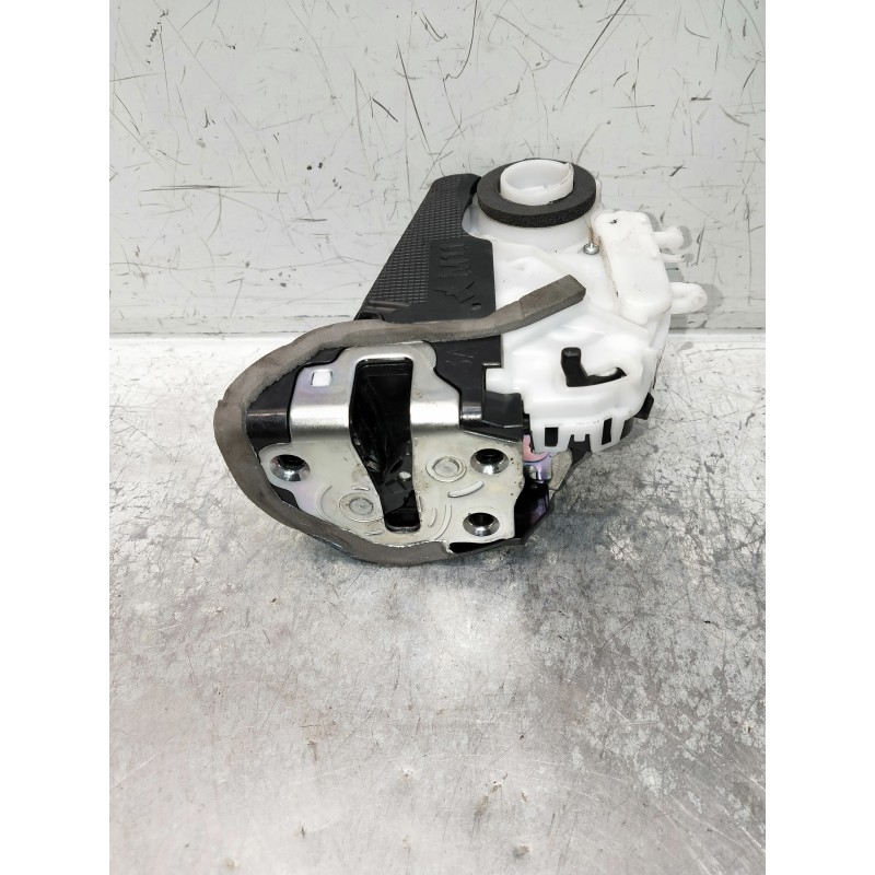 Recambio de motor cierre centralizado trasero izquierdo para toyota yaris 1.3 16v cat referencia OEM IAM 02014120F2  5P