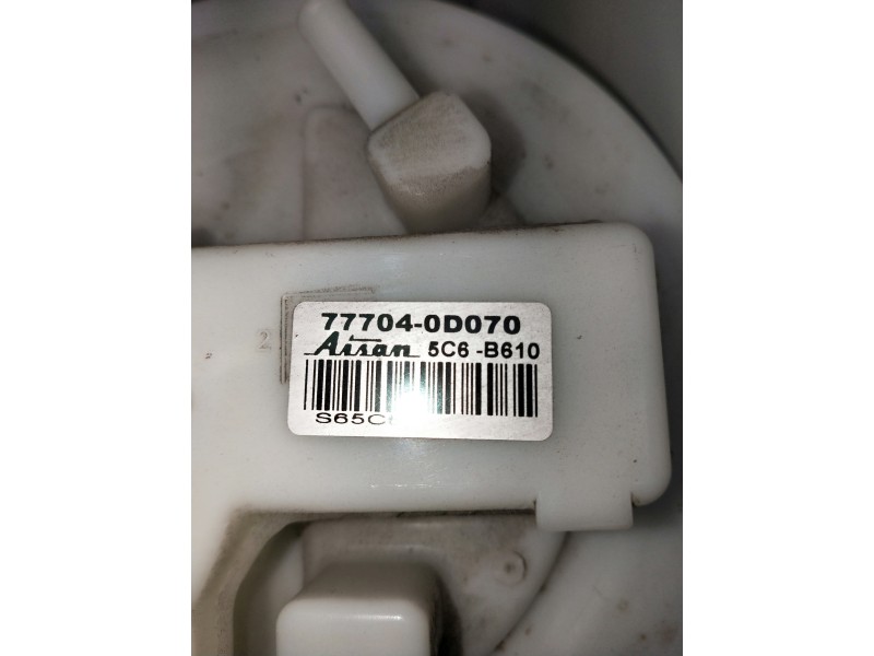 Recambio de bomba combustible para toyota yaris 1.3 16v cat referencia OEM IAM   