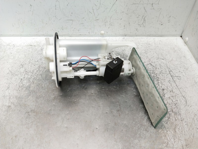 Recambio de bomba combustible para toyota yaris 1.3 16v cat referencia OEM IAM   