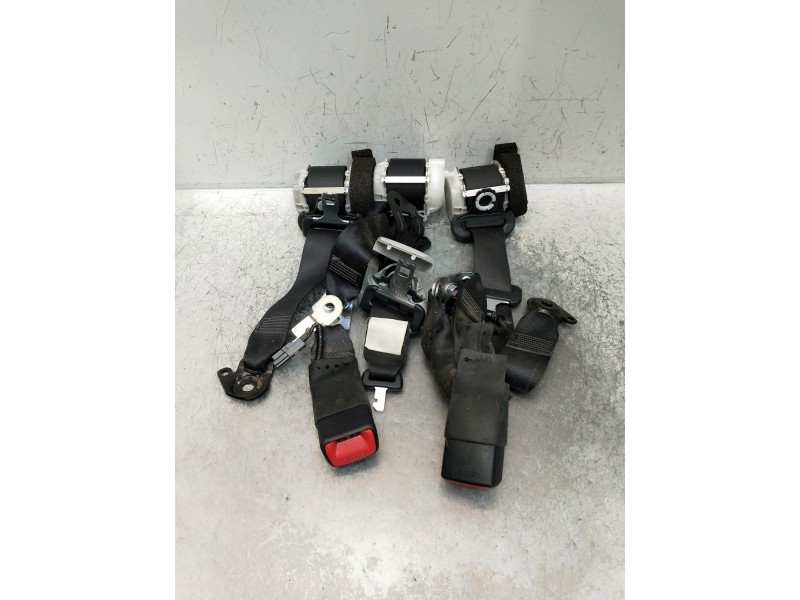 Recambio de juego cinturones trasero para toyota yaris 1.3 16v cat referencia OEM IAM   5P