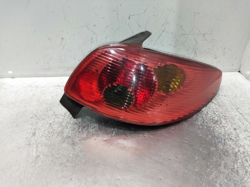 Recambio de piloto trasero derecho para peugeot 206 berlina referencia OEM IAM   