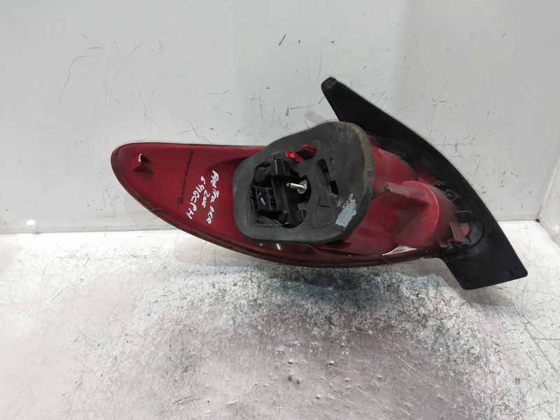 Recambio de piloto trasero derecho para peugeot 206 berlina referencia OEM IAM   