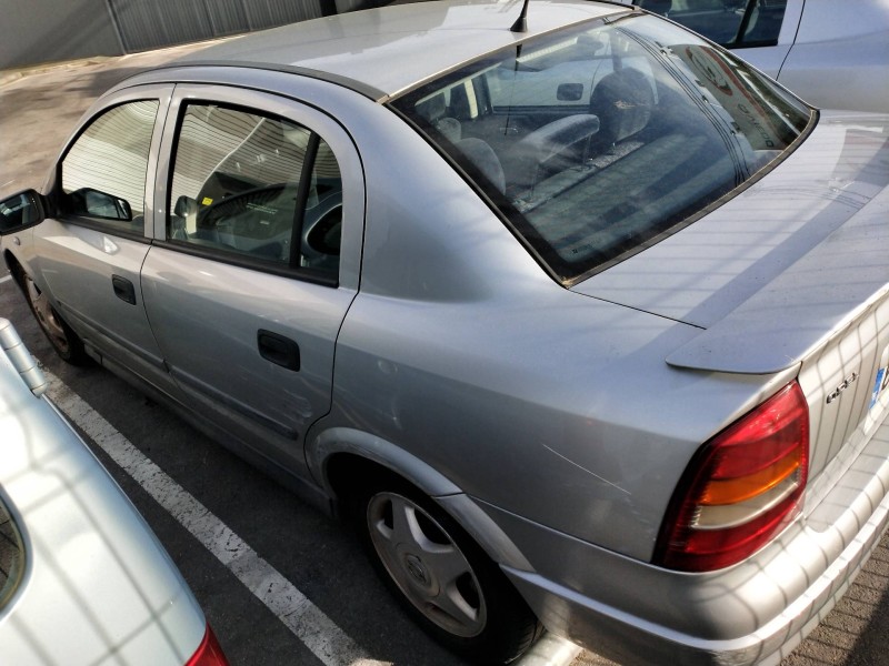 opel astra g berlina del año 2000
