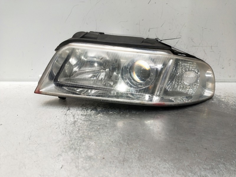 Recambio de faro izquierdo para audi a4 berlina (b5) 1.9 tdi referencia OEM IAM 084411137L  