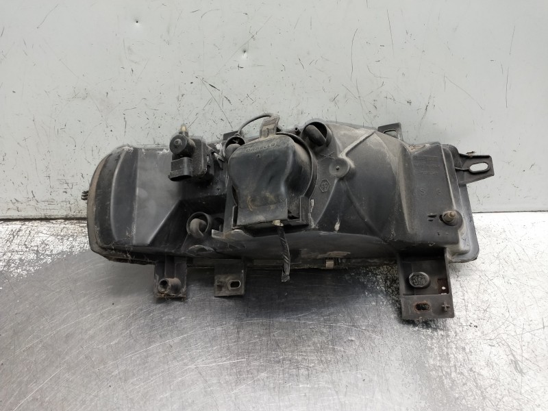 Recambio de faro izquierdo para renault master desde ´98 referencia OEM IAM   
