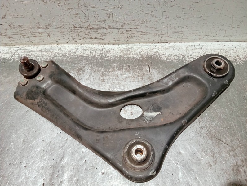 Recambio de brazo suspension inferior delantero derecho para peugeot 207 1.6 hdi referencia OEM IAM   