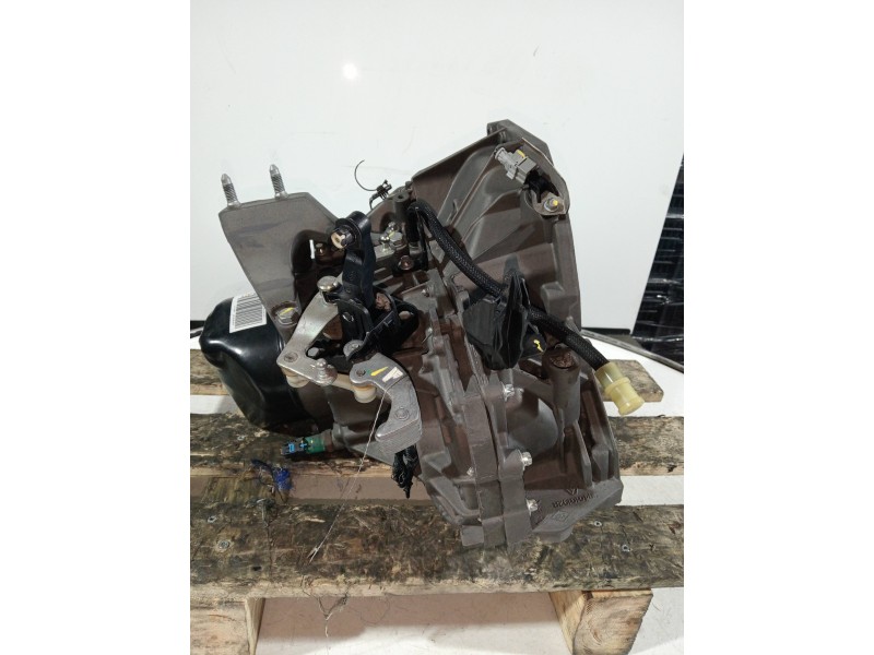 Recambio de caja cambios para dacia sandero referencia OEM IAM JH3372 5061177 5V