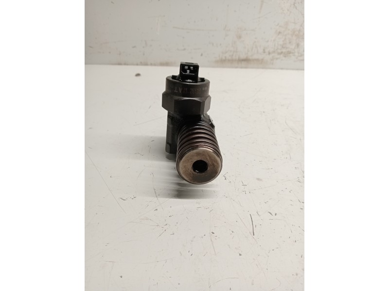 Recambio de inyector para volkswagen passat berlina (3b3) referencia OEM IAM 0414720028 038130073AA BOSCH