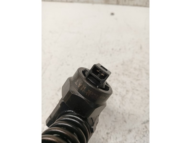 Recambio de inyector para volkswagen passat berlina (3b3) referencia OEM IAM 0414720028 038130073AA BOSCH