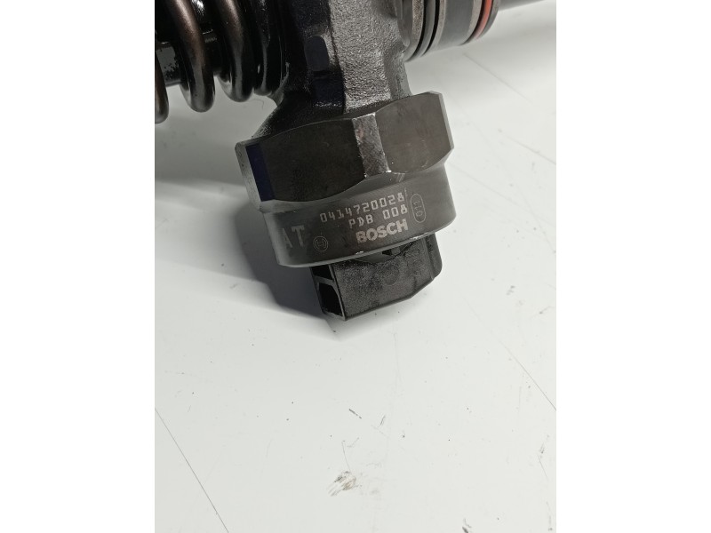 Recambio de inyector para volkswagen passat berlina (3b3) referencia OEM IAM 0414720028 038130073AA BOSCH