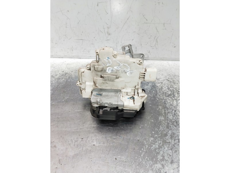 Recambio de motor cierre centralizado delantero derecho para audi a4 berlina (8e) referencia OEM IAM 8E1837016  4P