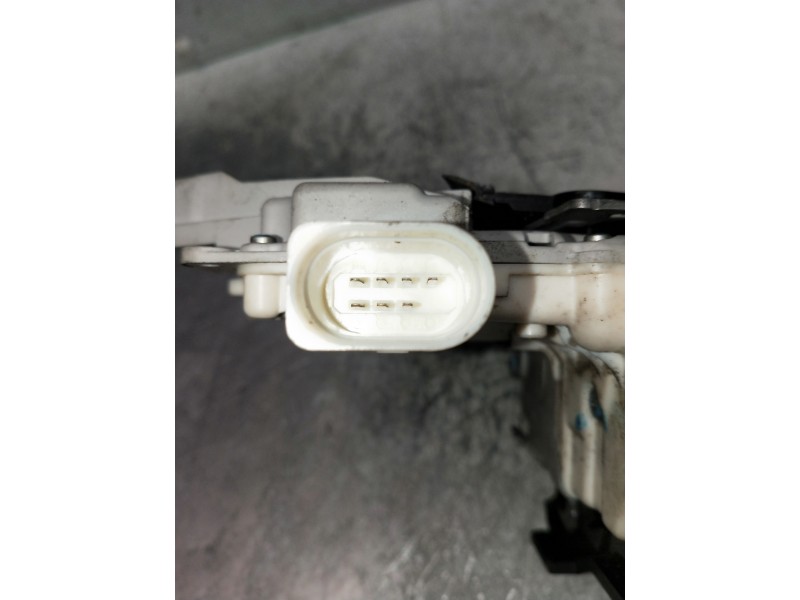 Recambio de motor cierre centralizado delantero derecho para audi a4 berlina (8e) referencia OEM IAM 8E1837016  4P