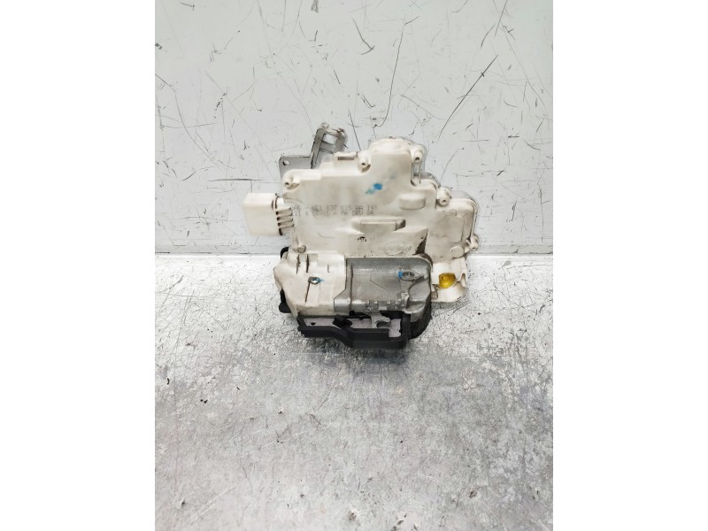 Recambio de motor cierre centralizado delantero izquierdo para audi a4 berlina (8e) referencia OEM IAM 8E1837015AA  4P