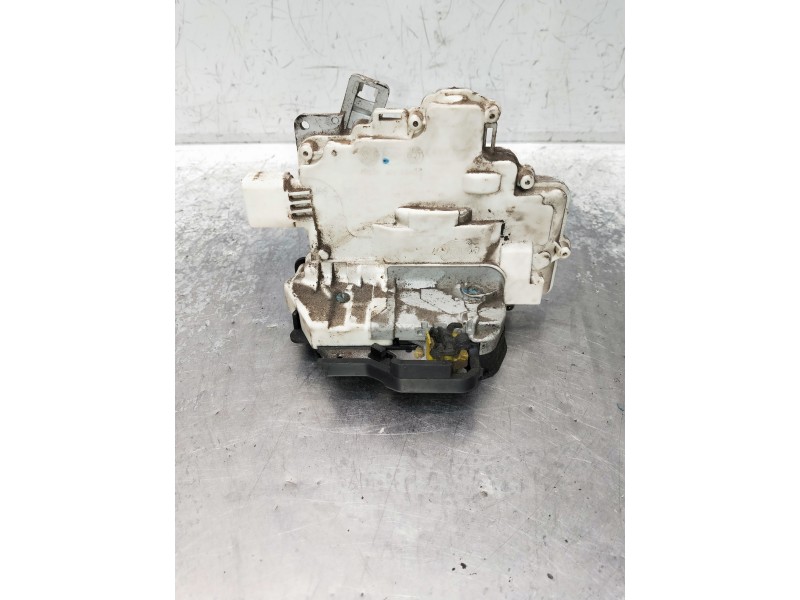 Recambio de motor cierre centralizado trasero izquierdo para audi a4 berlina (8e) referencia OEM IAM 5E0839015  4P