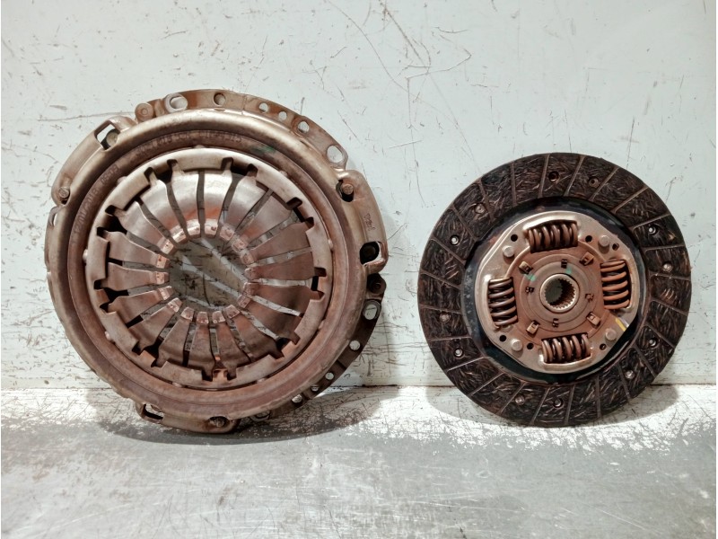 Recambio de kit embrague para dacia sandero referencia OEM IAM 302101852R C1044315 