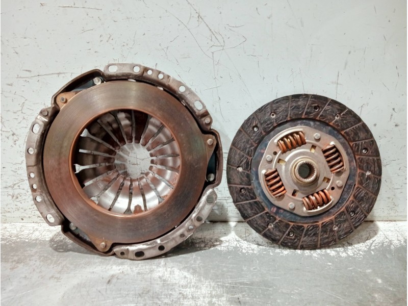 Recambio de kit embrague para dacia sandero referencia OEM IAM 302101852R C1044315 