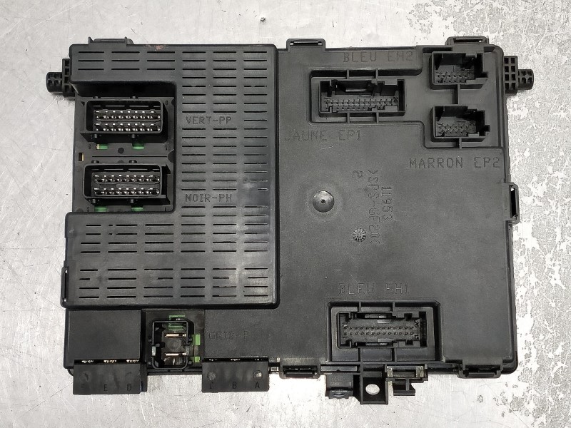 Recambio de caja reles / fusibles para citroen xsara coupe referencia OEM IAM 9648546480 73008512 