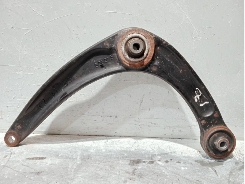 Recambio de brazo suspension inferior delantero izquierdo para peugeot 3008 referencia OEM IAM 823215  