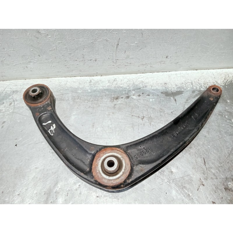 Recambio de brazo suspension inferior delantero izquierdo para peugeot 3008 referencia OEM IAM 823215  