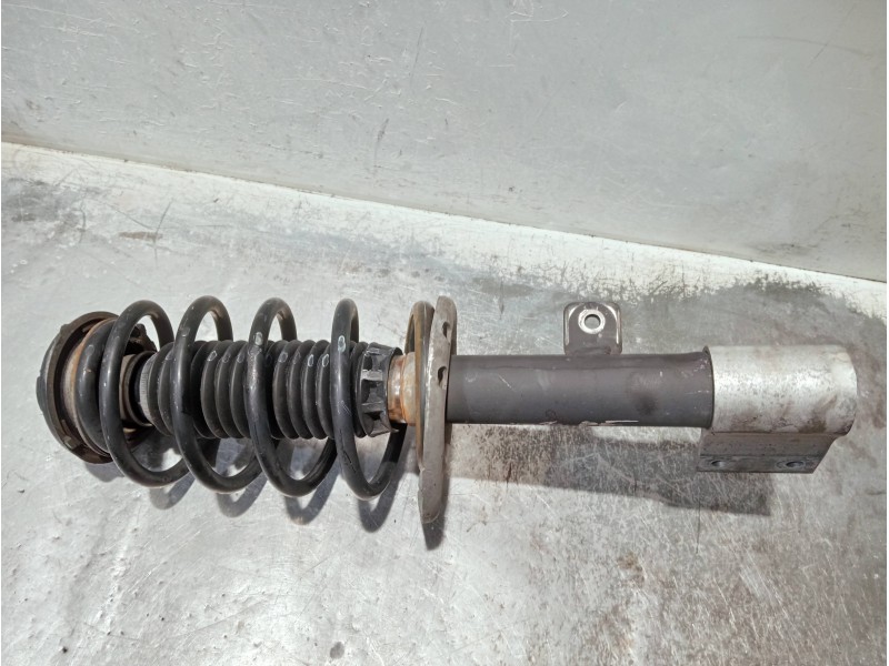 Recambio de amortiguador delantero derecho para peugeot 3008 referencia OEM IAM 612852B  